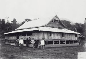 Rumah/ Istana Raja Ndona Bhaki Bani 